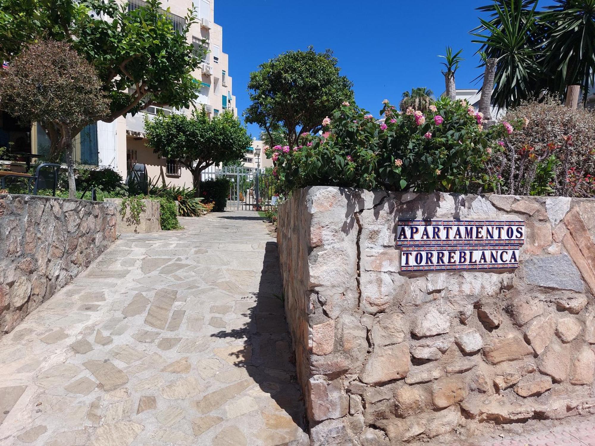 Estudio Con Piscina Y Parking, Playa A 4 Min A Pie, Tren A 2 Min Fuengirola Extérieur photo